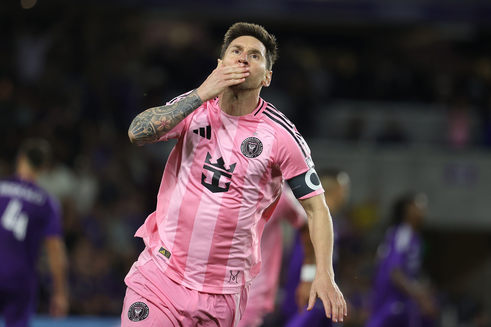 在线观看直播足球-勿cue！每体：梅西受够了自己名字被用于巴萨竞选 他根本不想参与