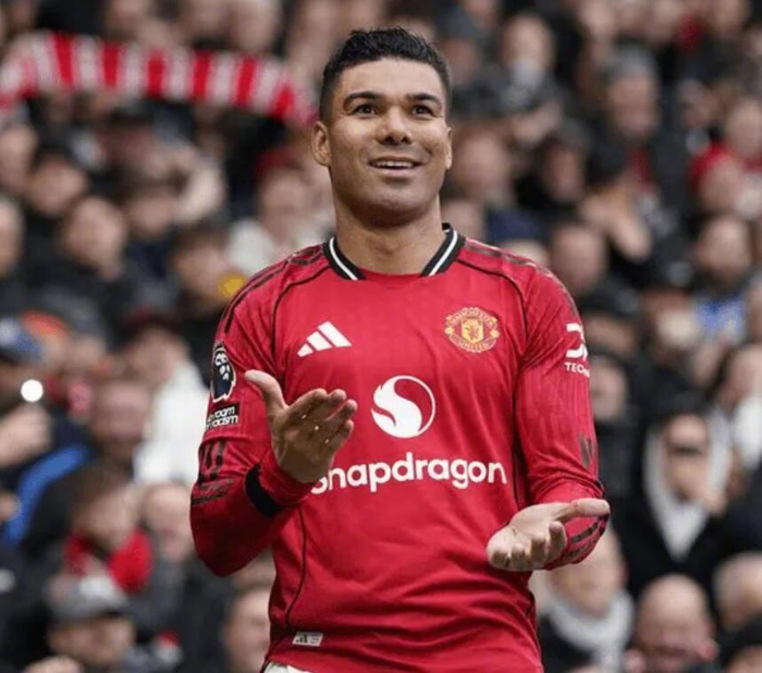 足球直播-C罗力邀卡塞米罗加盟利雅得胜利，巴西中场成转会焦点|克里斯蒂亚诺·罗纳尔多|曼联|利雅得胜利足球俱乐部|马卡报|球队_新浪体育_新浪新闻